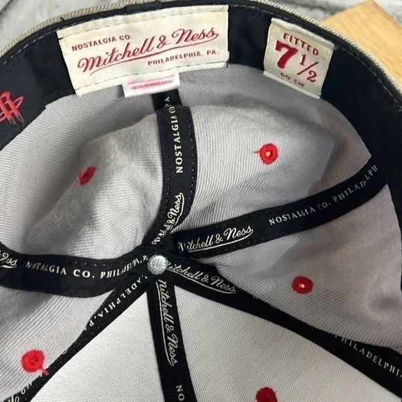 Mitchell and Ness Houston Rockets Fitted Hat - Picture 6 of 7